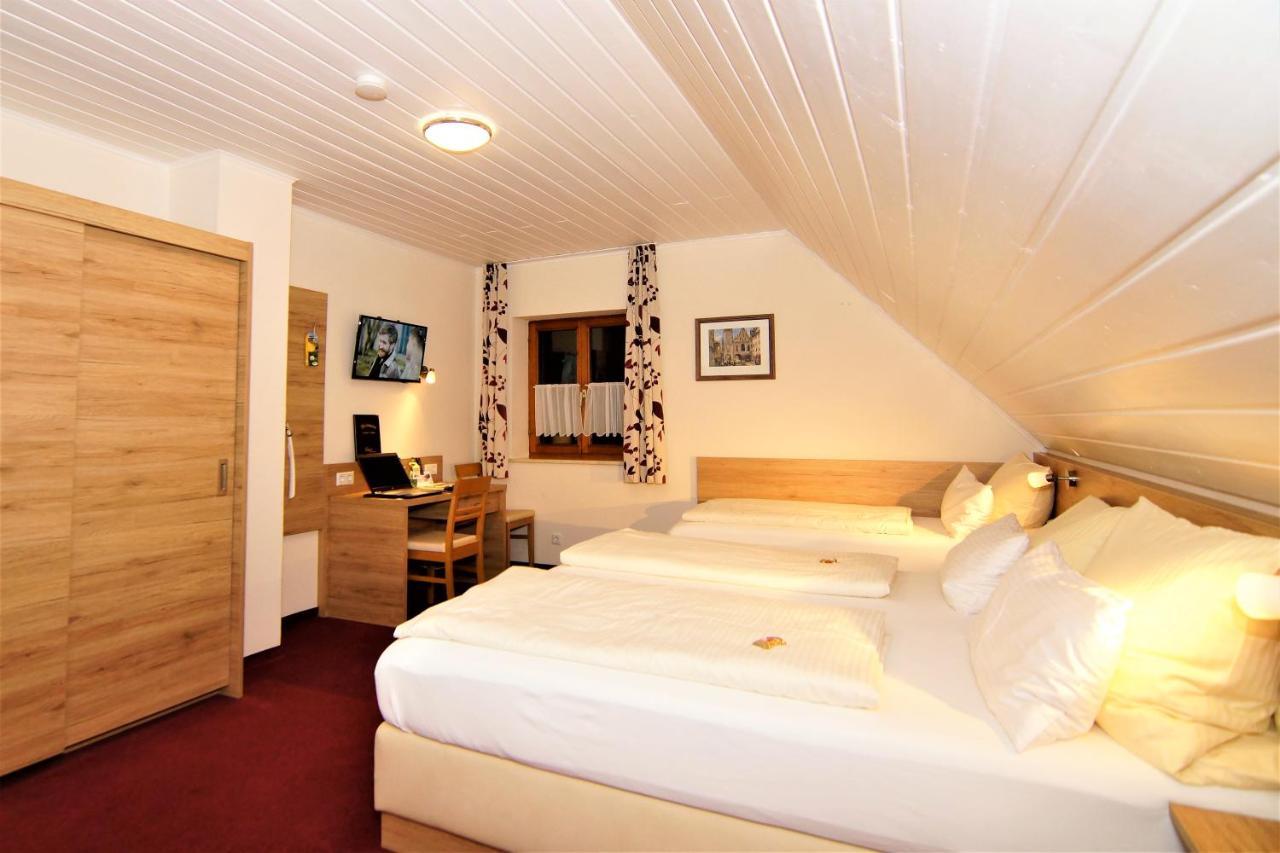 Gasthaus Und Landhotel Wiedmann Eresing Exteriör bild