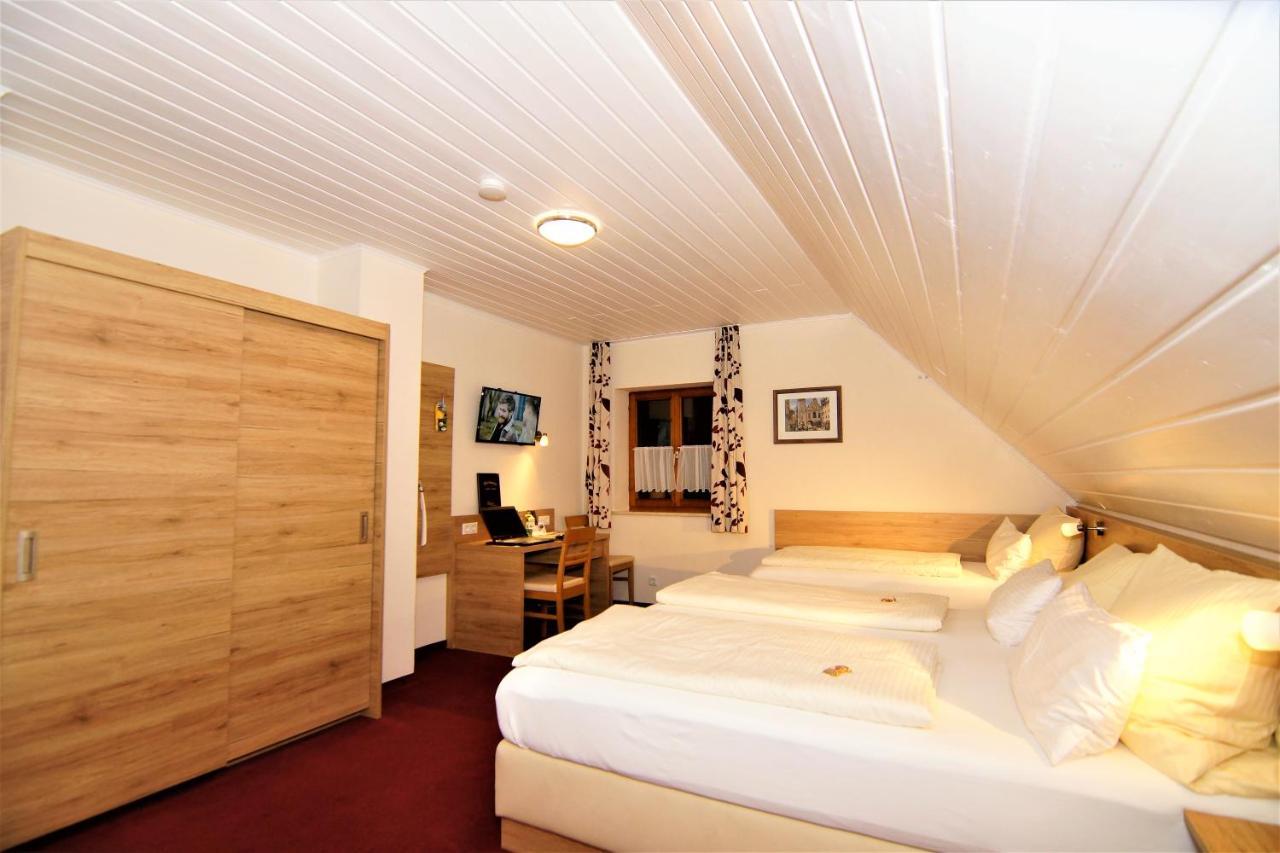 Gasthaus Und Landhotel Wiedmann Eresing Exteriör bild