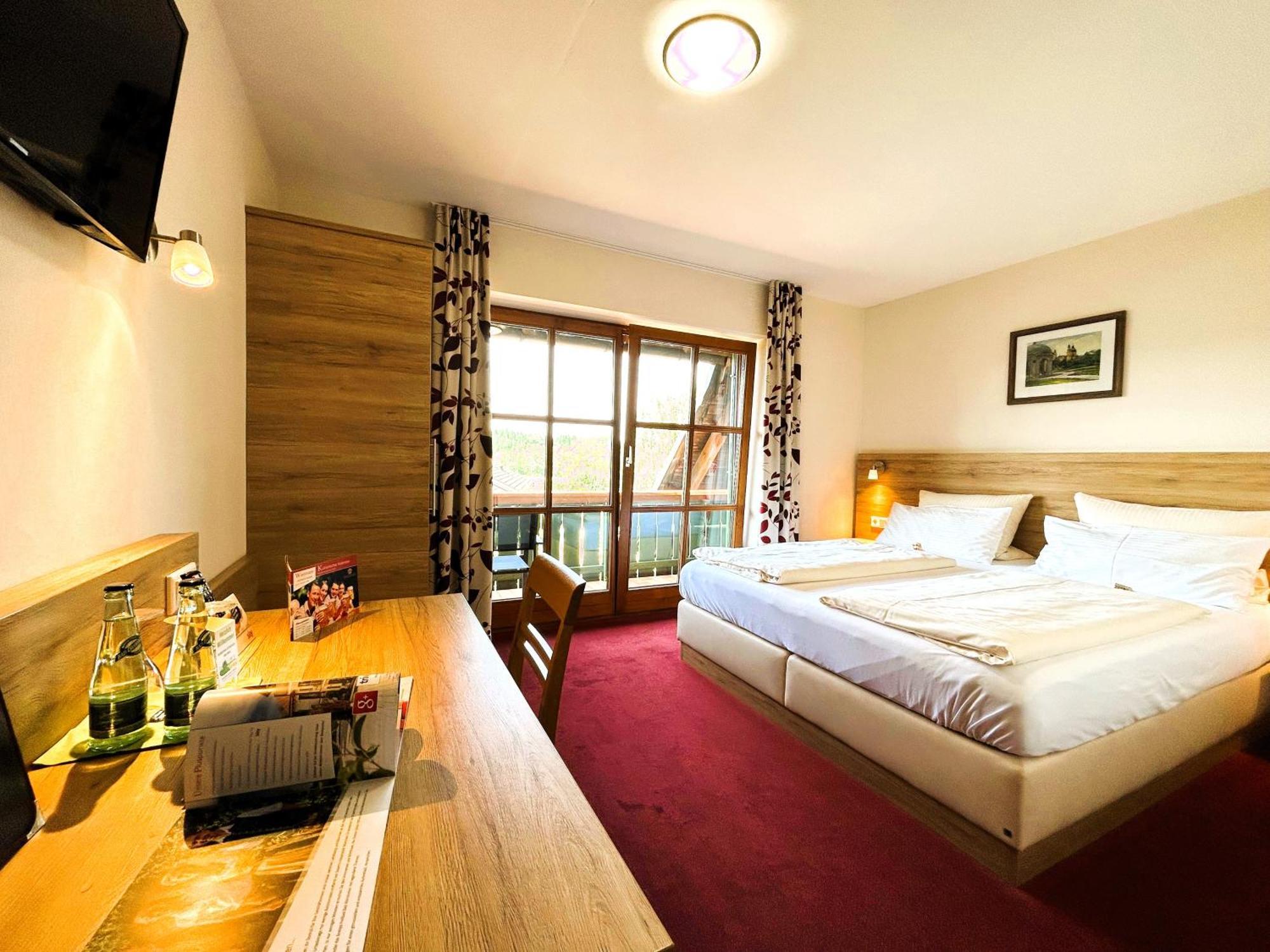 Gasthaus Und Landhotel Wiedmann Eresing Exteriör bild