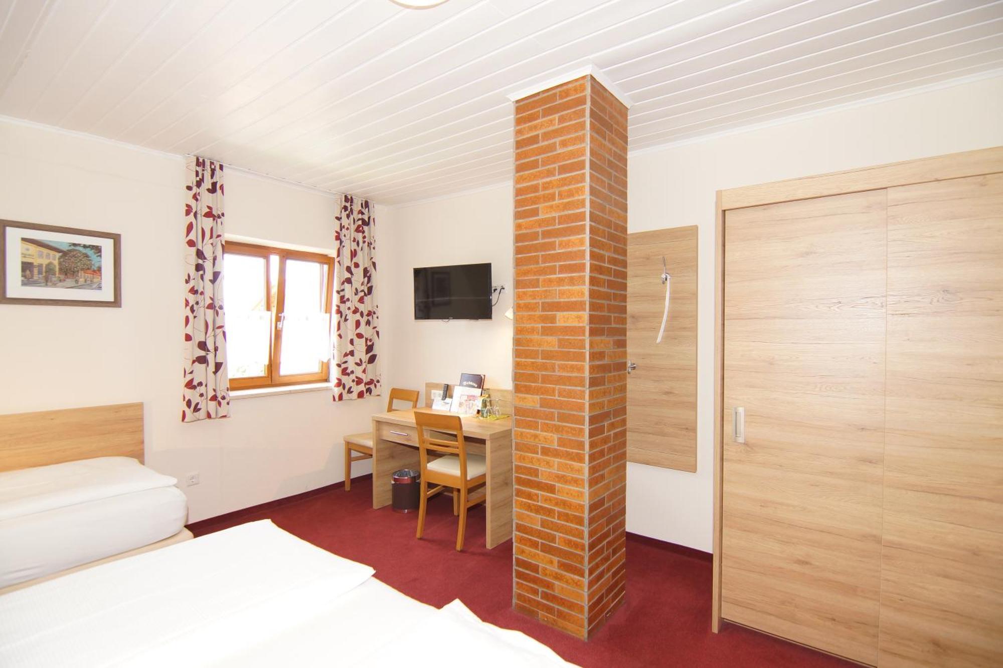 Gasthaus Und Landhotel Wiedmann Eresing Exteriör bild