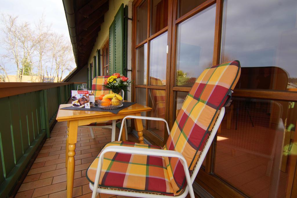 Gasthaus Und Landhotel Wiedmann Eresing Exteriör bild