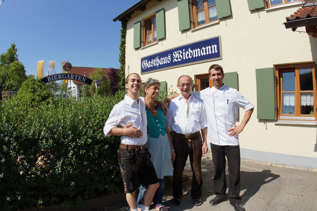 Gasthaus Und Landhotel Wiedmann Eresing Exteriör bild