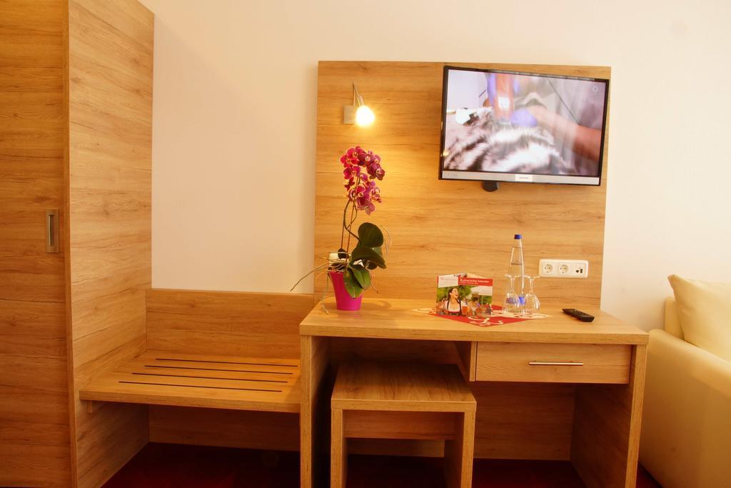 Gasthaus Und Landhotel Wiedmann Eresing Exteriör bild