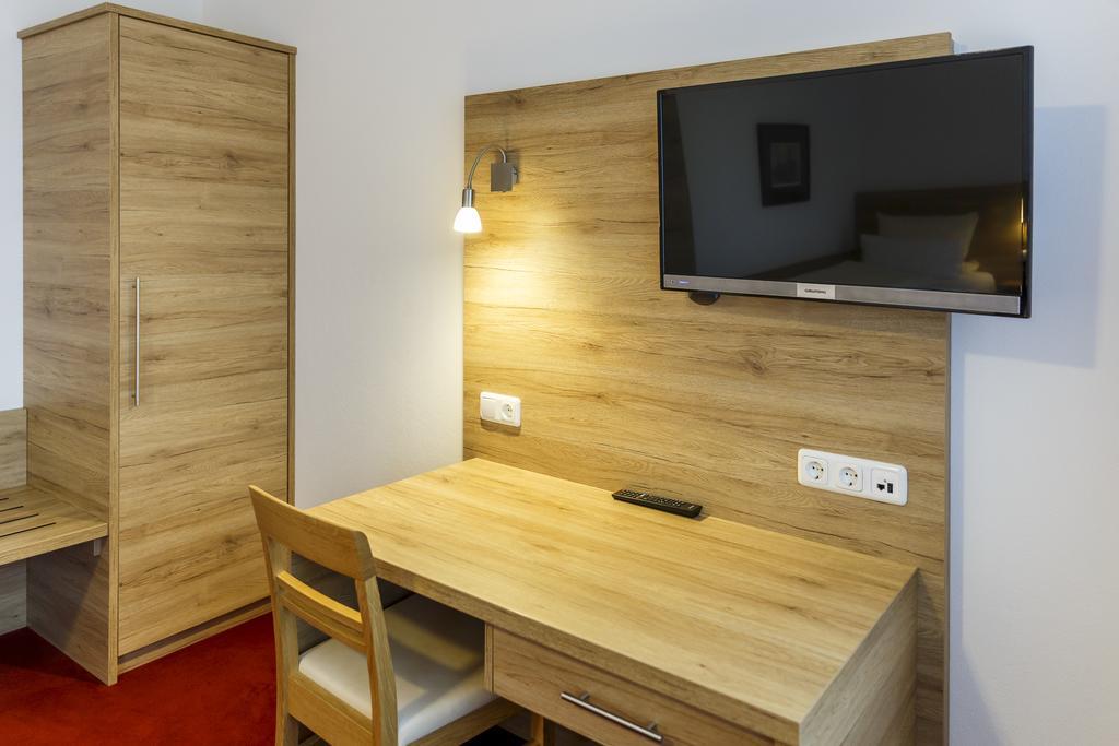 Gasthaus Und Landhotel Wiedmann Eresing Exteriör bild