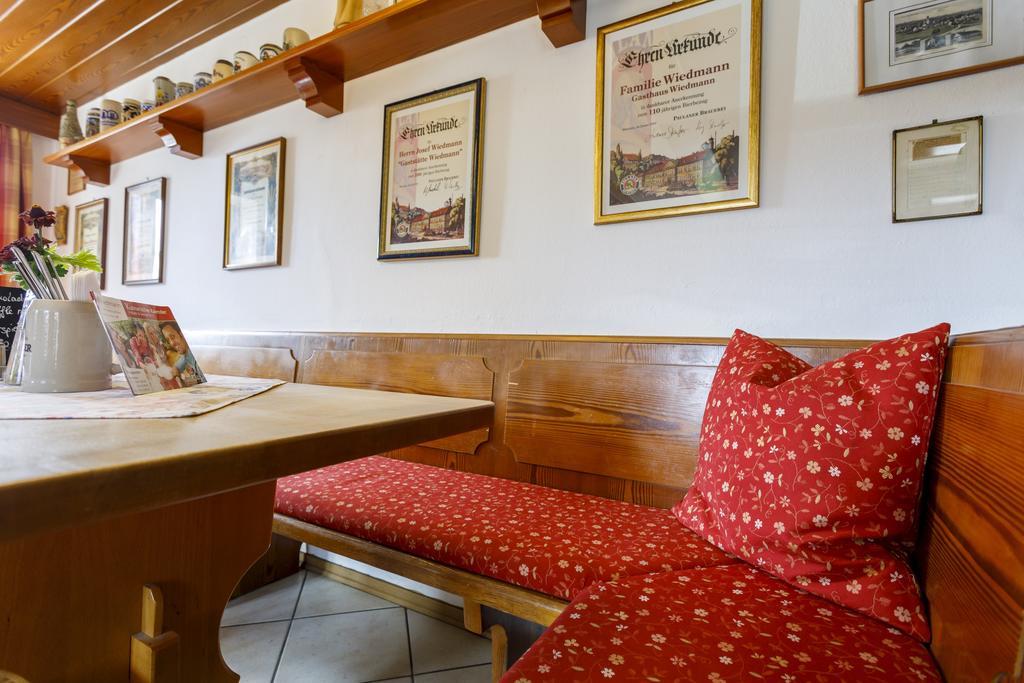 Gasthaus Und Landhotel Wiedmann Eresing Exteriör bild