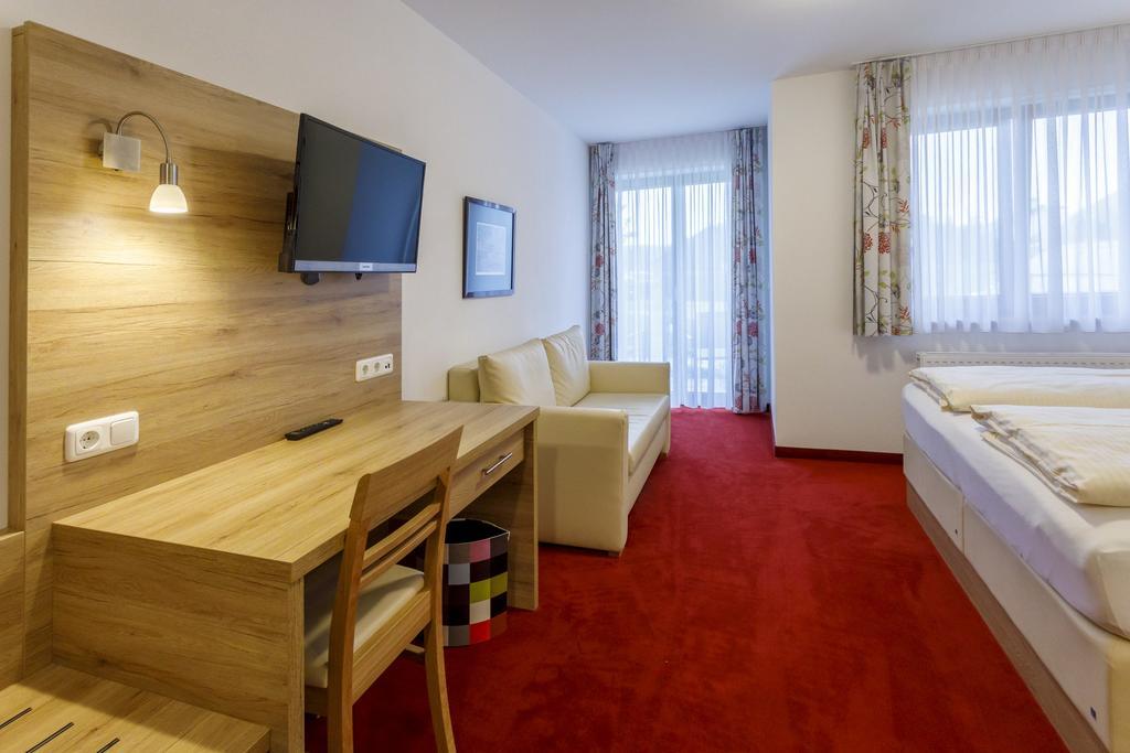 Gasthaus Und Landhotel Wiedmann Eresing Exteriör bild
