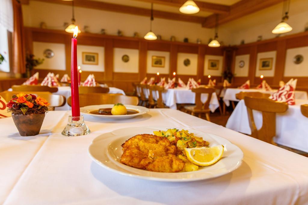 Gasthaus Und Landhotel Wiedmann Eresing Exteriör bild