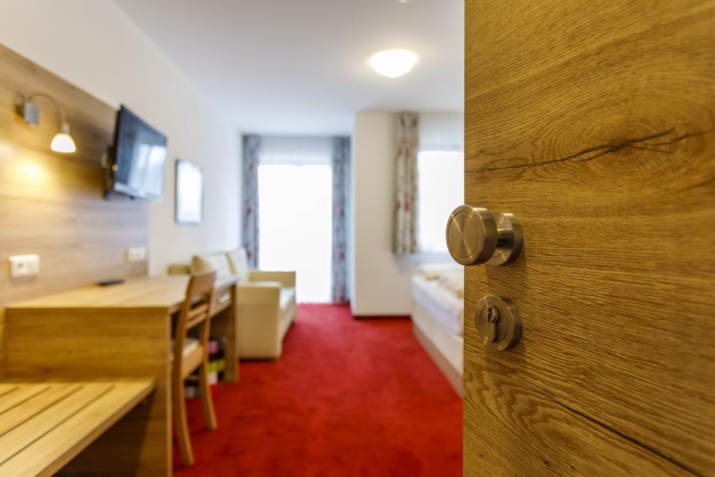Gasthaus Und Landhotel Wiedmann Eresing Exteriör bild