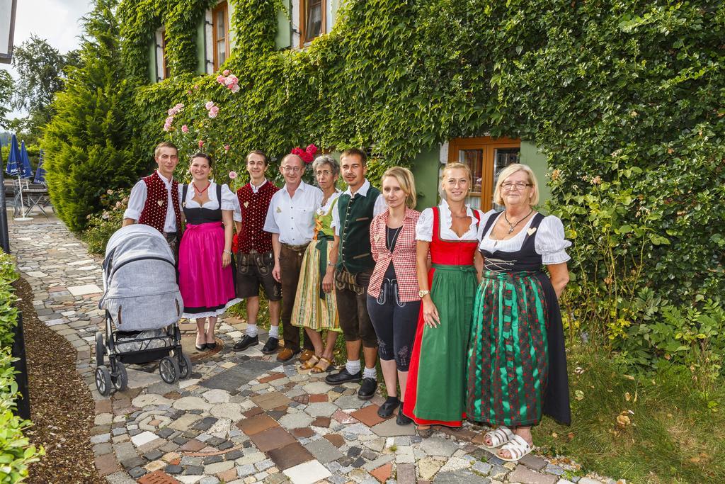 Gasthaus Und Landhotel Wiedmann Eresing Exteriör bild